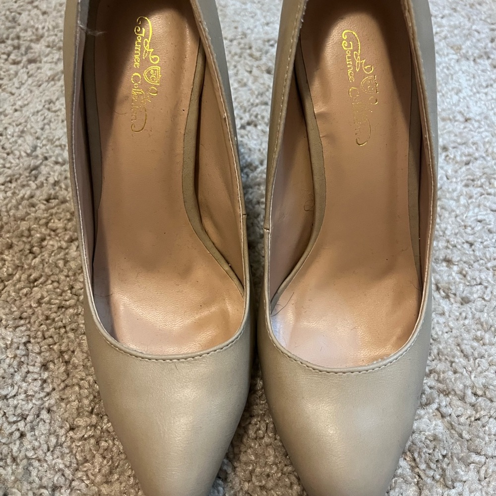 Journee Collection Pointed Toe Pumps